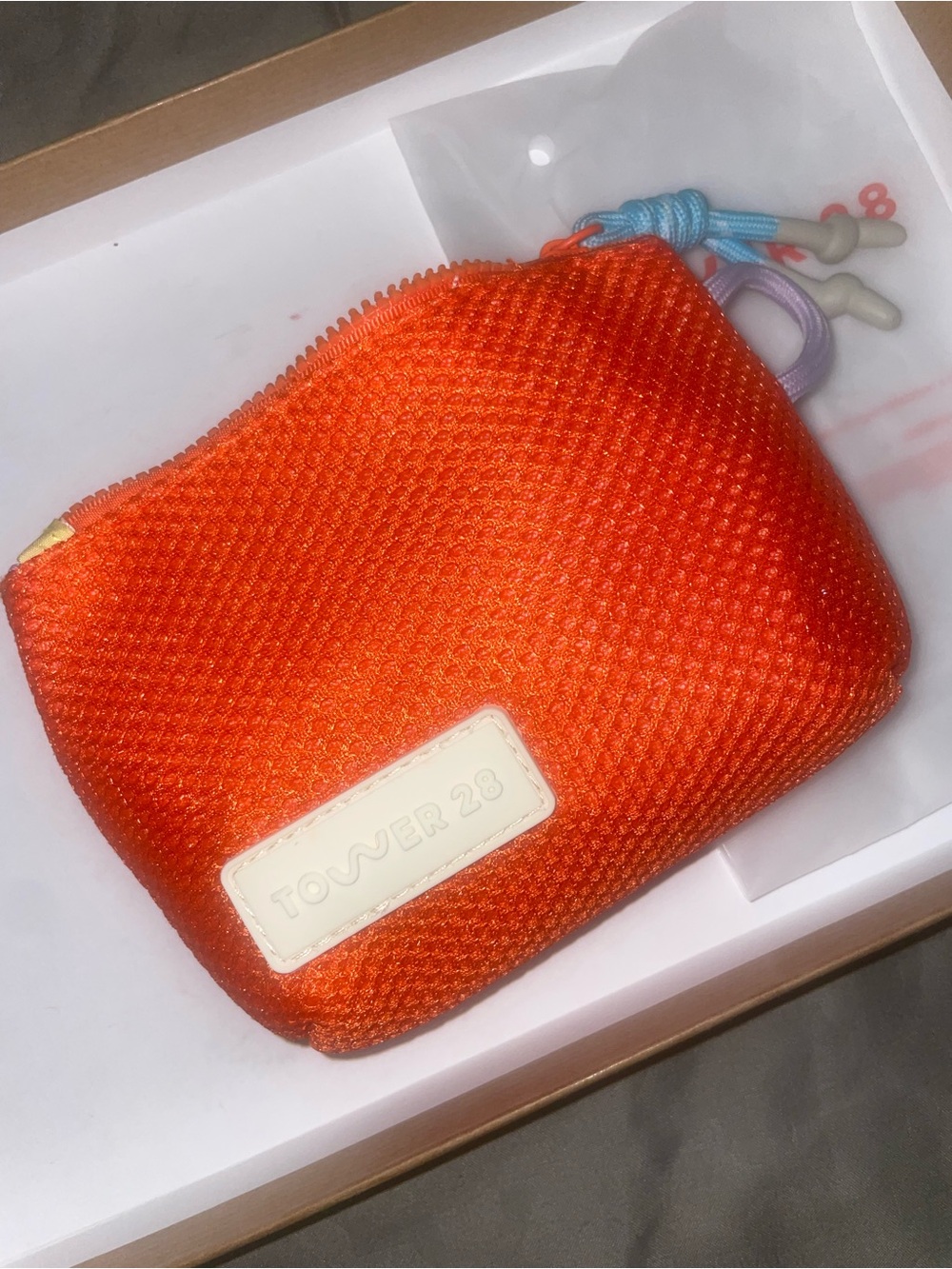 Towel 28 The Mini Pouch skincare set - Picture 3 of 8